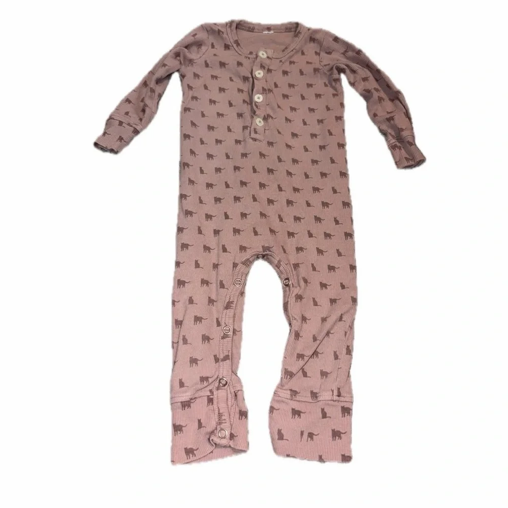 Kate Quinn 2t organic cat print outfit